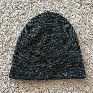 Blackish/gray beanie
